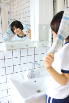 《年轻女教师》在线观看